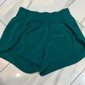 Lululemon tracker IV size 8